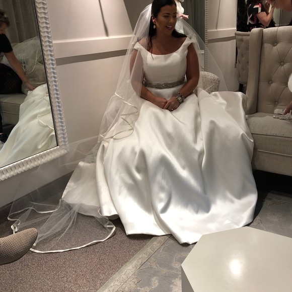 Bridal gown - NWT - Picture 3 of 3